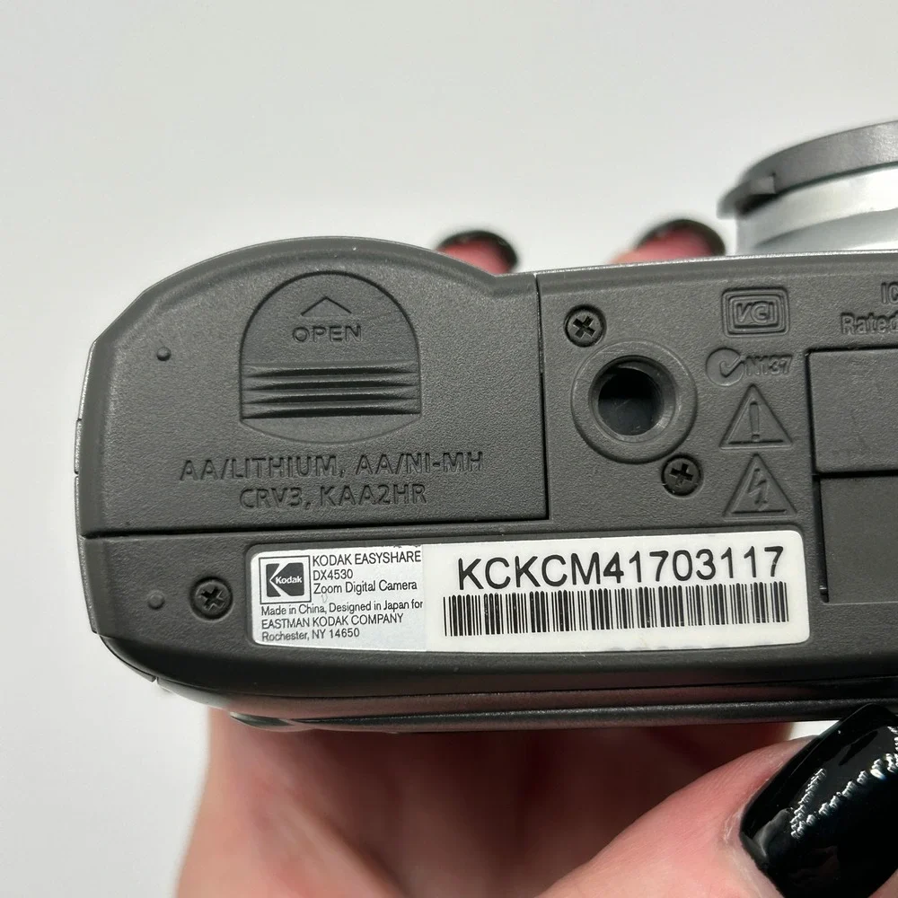 Kodak EasyShare DX4530 5.0MP Digital Camera 3x Optical Zoom Silver with Case